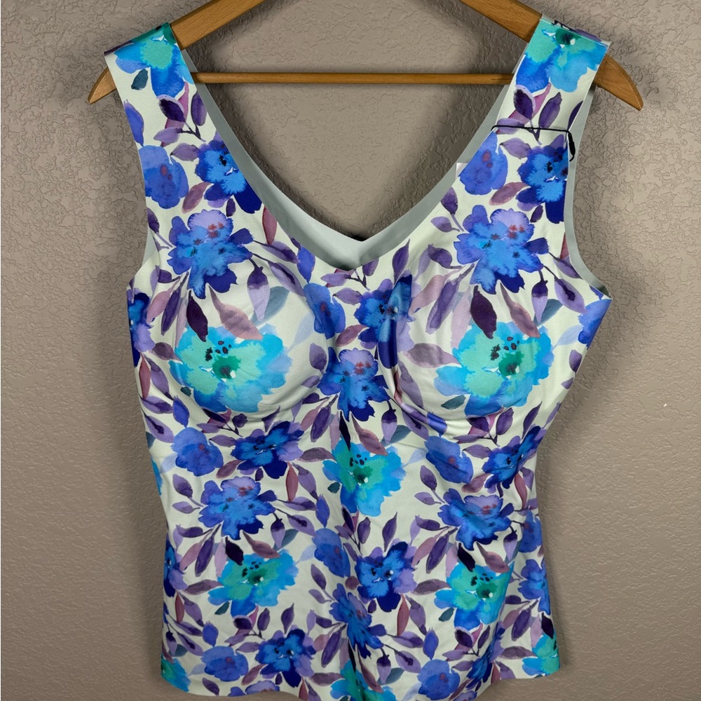 NWT Knix Women's‎ Top